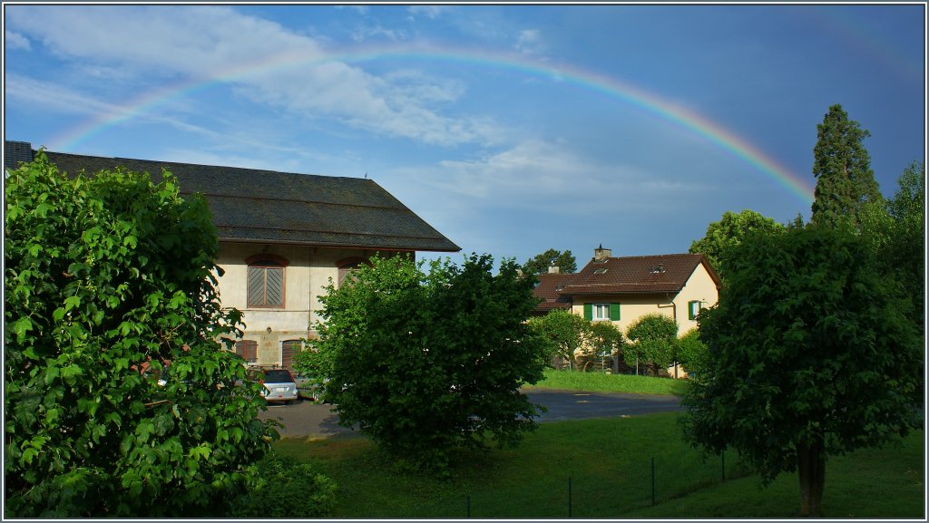 Frh am Morgen des 20.06.2013 gab es einen wunderschnen Regenbogen ber Blonay.