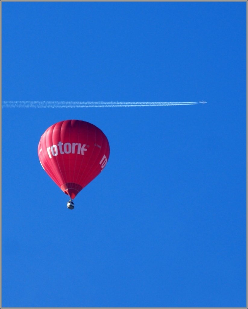 Jeder so wie es ihm beliebt: Langsam, gemtlich im Ballon oder im Dsenjet: am Himmel hat es Platz fr alle.
(23.01.2011)
