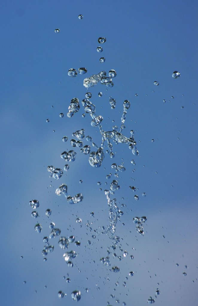 Wassertropfen fliegen durch die Luft(II)
(16.04.2010)