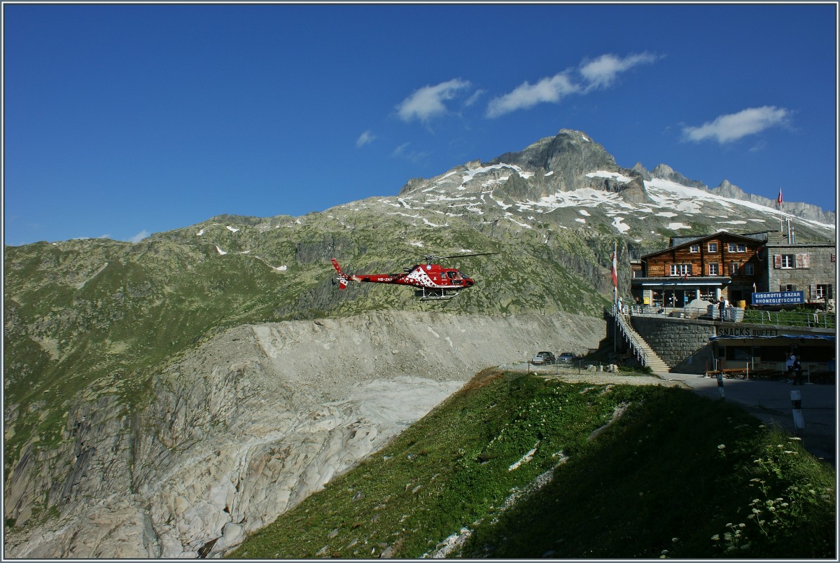 Abflug eines Hubschraubers am Rhonegletscher.
(05.08.2013)