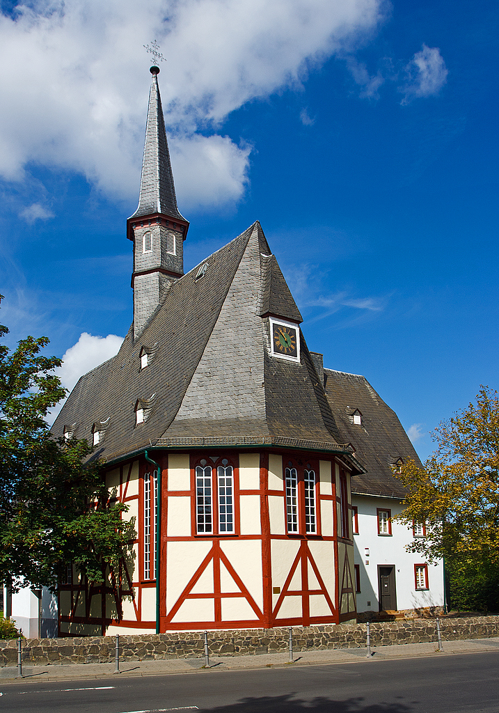 Die Wendelinskapelle in Butzbach (Wetteraukreis) am 20.08.2014, ist die ehemalige Hospitalkapelle der Stadt. Sie entstand um 1440 und ist damit die lteste Fachwerkkirche in Hessen und eine der ltesten Fachwerkkirchen in Deutschland. 