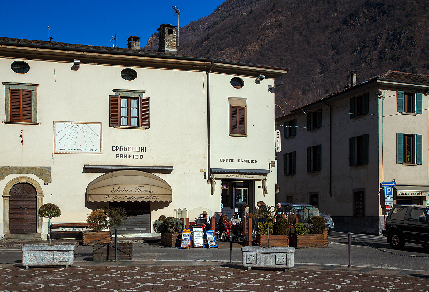 In Tirano nahe Basilika Madonna di Tirano am 19 Februar 2017, hier gibt es das Caffè Basilika wo auch der Caffè espresso ein Genuss ist.
