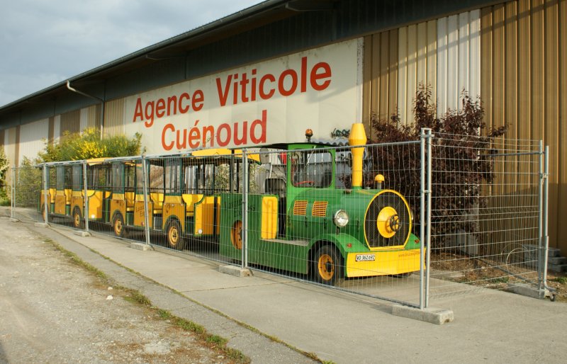 Eingesperrt: Der Petit Train Lavaux-Express in Cully.
(Mai 2009)