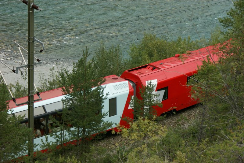 Glacierexpress in der Rheinschlucht.
(September 2009)
