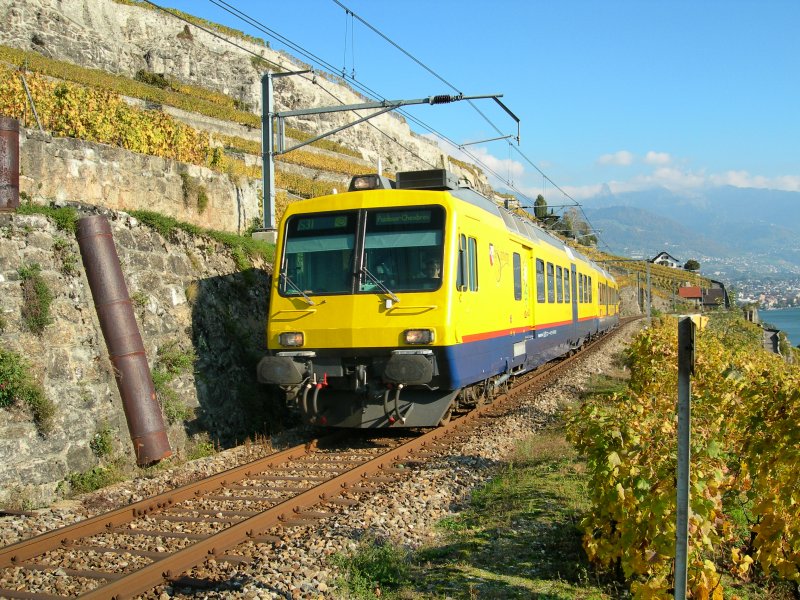 Herbstlich bunt die Natur an diesem 17. Oktober 2007, durch welche der Train des Vignes hier fhrt. 