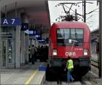 Die Bahn und ihre Mitarbeiter/121127/jeder-trgt-auf-seine-art-und Jeder trgt auf seine Art und Weise zur Sicherheit der Bahn bei. Gesehen in Linz am 14.09.2010. (Jeanny)