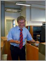 Ein sehr freundlicher SBB Mitarbeiter (mit Krawatte) in Lausanne.