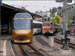 Ausblicke/6724/zwei-zuege-der-golden-pass-line Zwei Zge der Golden Pass Line im Bahnhof von Montreux am 03.08.07: Panoramic und Classic. (Hans)