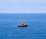 Ein Segelboot vor Riomaggiore (Cinque Terre) am 22.07.2022.