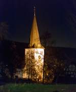   Ein abendlicher Blick vom Achenbachweg auf die evangelische Kirche in Oberholzklau (gehört zu Freudenberg), Kreis Siegen-Wittgenstein, am 19.02.2015.