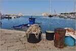 Die Fischernetze liegen fr den nchsten Fang im Hafen von Trani breit.
(19.4.2023)