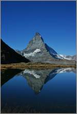 Das Matterhorn spiegelt sich im Riffelsee.
(04.10.2011)