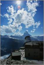 Blick von der Aussichtsplatform des Gornergrat auf die Sternwarte und das Matterhorn.