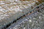Wasser/831996/eine-kleine-wasseretage--fall-vom-kanalisierten Eine kleine Wasseretage/ -fall vom kanalisierten Fluss Teplá (Tepl) in der Kurstadt Karlsbad (Karlovy Vary) am 18 April 2023.