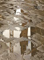 Auch bei Regenwetter sieht man, dass zur Zeit Bauarbeiten am 94 Meter hohen Arnolfo Turm des Palazzo Vecchio ausgefhrt werden. Firenze, am 18.05.2019. (Jeanny)