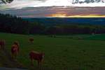 Zum Abschlu eines wunderschnen Tages im Groherzogtum Luxemburg (dem 16.06.2013) wird noch einmal angehalten... 
Bei Heiderscheid (Heischent)  Sonnenuntergang und Linsenputzer ...