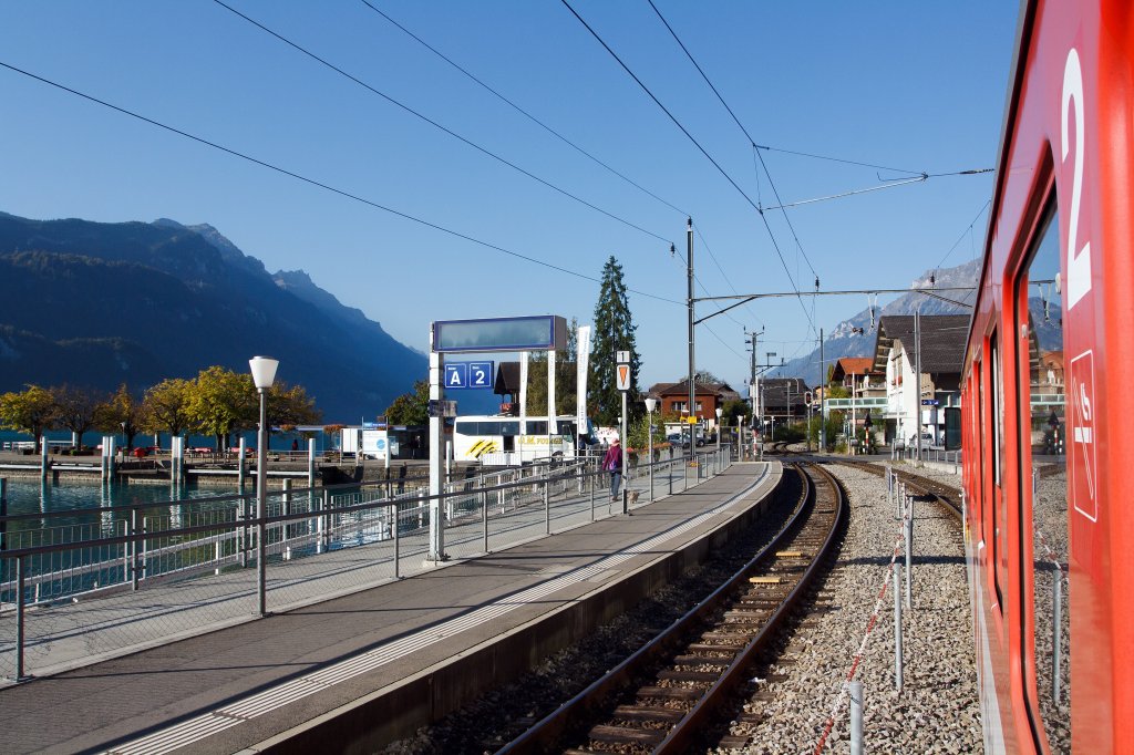 Am 02.10.2011 mssen wir Brienz wieder verlassen........ Hier der Ausfahrtsblick aaus einem Zug der zb (Zentralbahn).