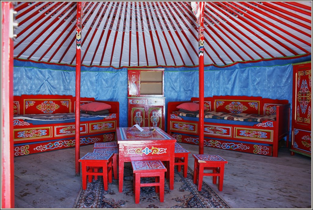 Blick in den Innenraum einer mongolischen Jute; zu finden auf dem Rochers-de-Naye.
(12.10.2011)