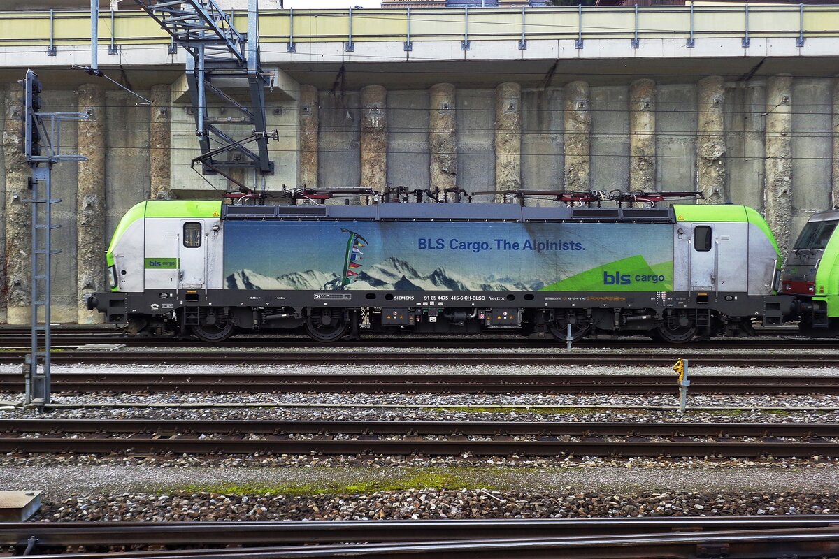 Am 1 Jänner 2019 steht BLS 475 415 in Spiez.