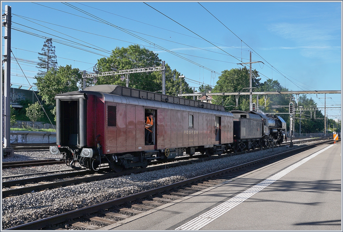 Am 8. Juni 2019 bot die Association 141 R 568 eine Dampfzug zum  Schweizer Dampffestival 2019  der Blonay-Chamby Bahn an, der welcher von Vallorbe via Genève nach Vevey fuhr, um den Fahrgästen wie gewohnt auch kulinarisch Auserlesenes zu bieten. 
In Vevey bestand Anschluss mit einem Blonay-Chamby-Extrazug nach Chaulin, die Rückfahrt erfolgt via Morges. 

Statt wie erwartet in der gleiche Formation nach Vallorbe zu fahren, bot sich in den wenigen Minuten des Aufenthaltes zum Richtungswechsel ein intressantes Manöver, bei welchem die SBB Re 4/4 II zwischen den Reisezugwagen und der 141-R-568 mit ihrem scheinbar unzertrennlichen Postwagen gereiht wurde. 

8. Juni 2019