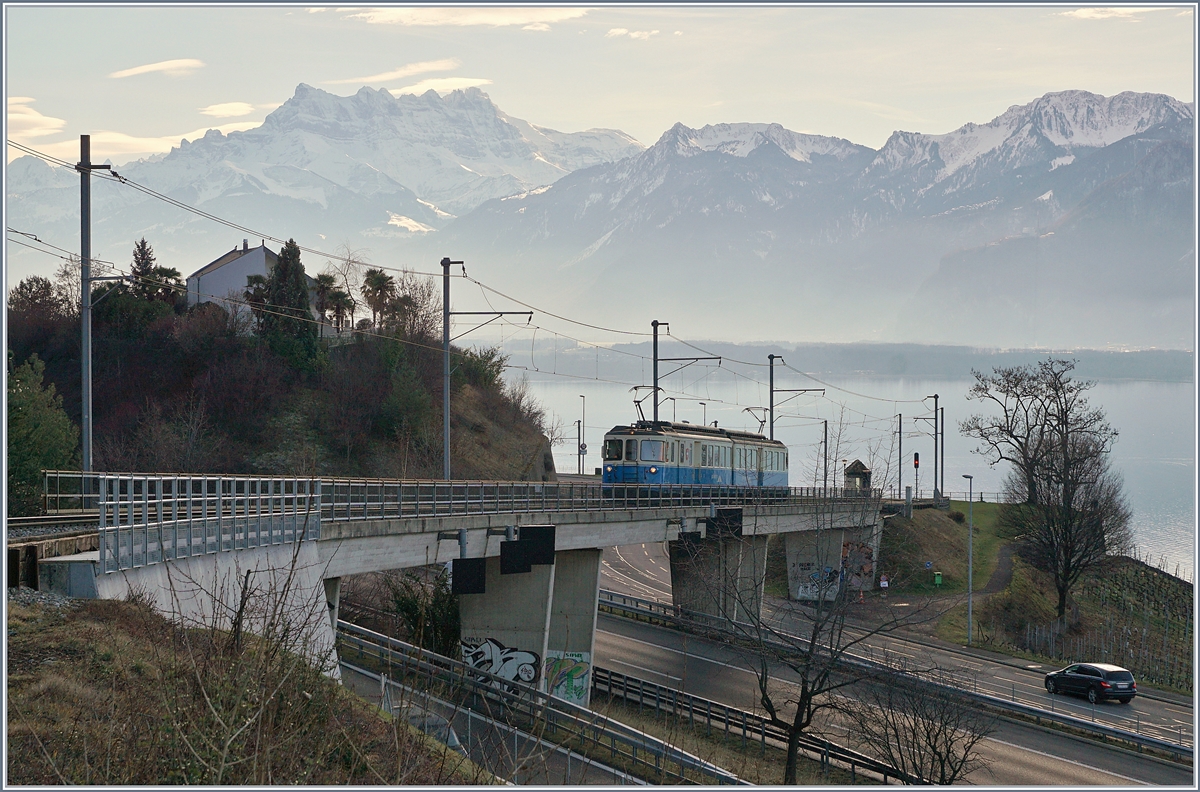 Auch 2019 noch im Planeinsatz, wobei dies die letzte Saison sein dürfte: die MOB ABDe 8/8. Im Bild der ABDe 8/8 4001 SUISSE als Regionalzug 2332 nach Chernex zwischen Châtelard VD und Planchamp. 
16. Jan. 2019