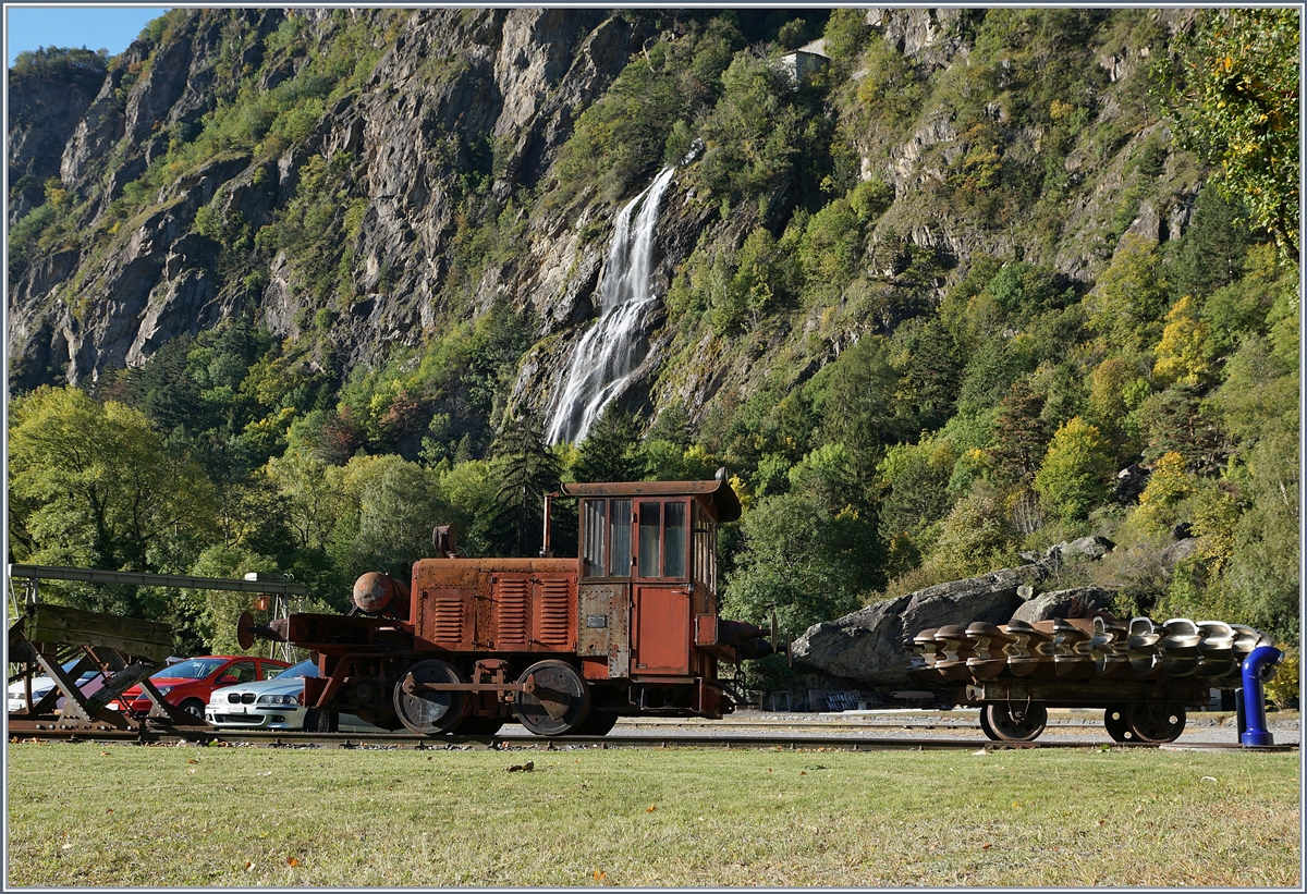 Beim E-Werk Salanfe bei Vernayaz steht diese alte Dieselok, die ich mal als Tm 2/2 bezeichnen möchte, aber vielleicht hat jemand weiter Infos dazu. 
7. Okt. 2017
