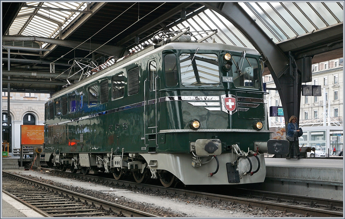 Bildfüllend: die Ae 6/6 11407 AARGAU in Zürich HB.
24. Juni 2018 