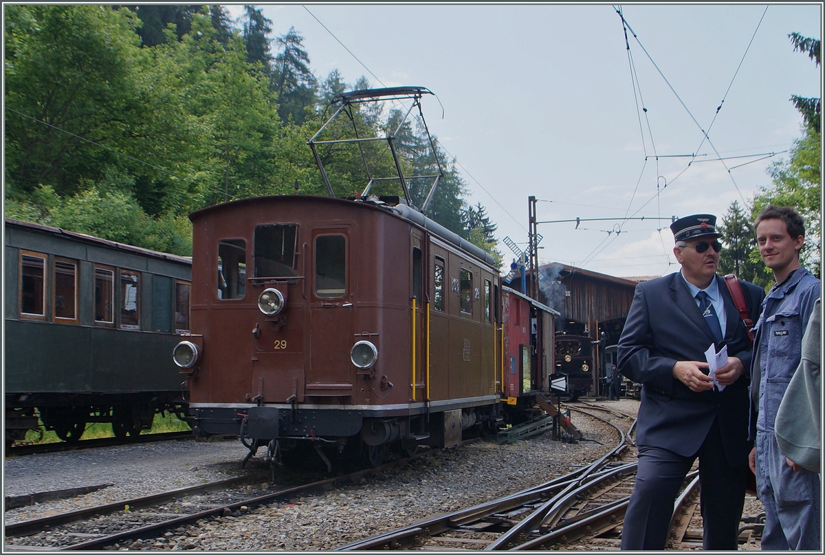 BLONAY-CHAMBY PINGSTFESTIVAL 2015: Damit all die herrlichen Fahrzeuge dem Publikum gezeigt werden können braucht es jede Menge Arbeit. 
Grund genug, hier allen Aktivisten der B-C vor oder hinter den Kulissen meinen herzlichen Dank auszusprechen. 
25.5.15