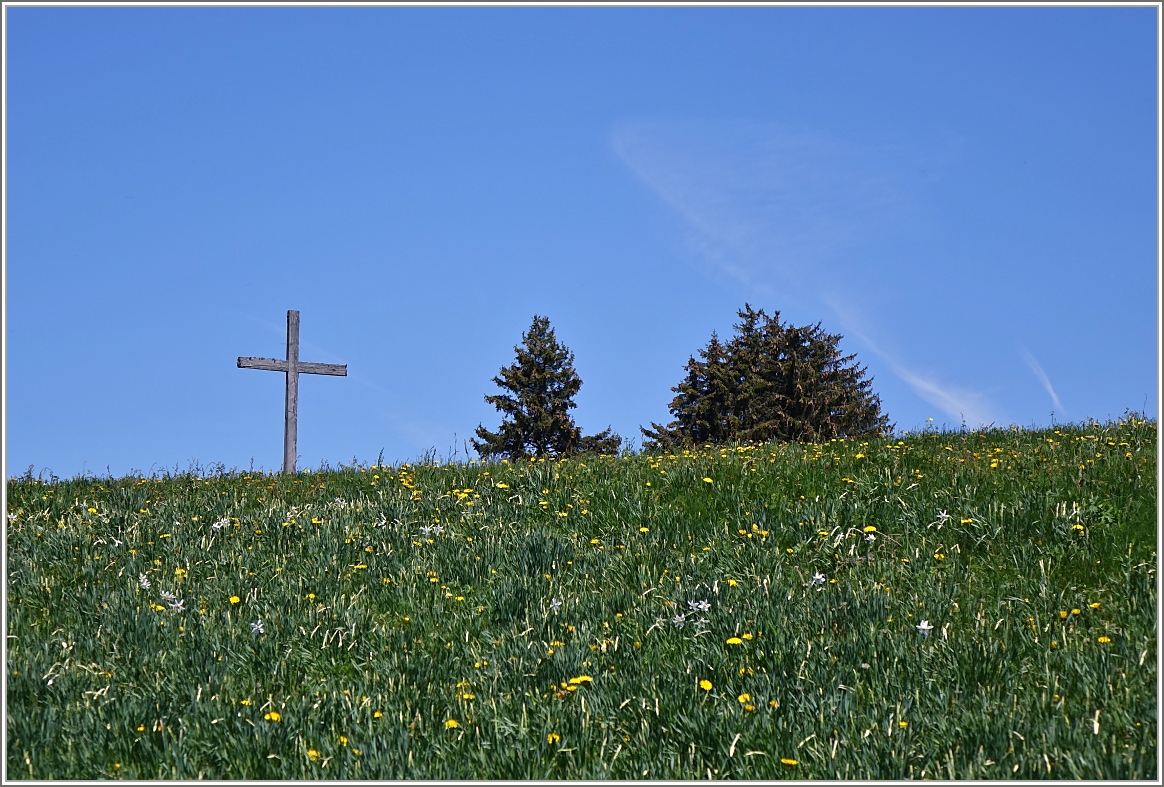 Das Kreuz auf dem Les Pleiades zeigt,man ist am Ziel angekommen.
(18.05.2015)