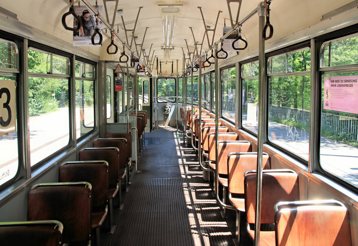 Der Anhänger 337 aus der Lieferung von 1960/61. Blick ins Innere. Natürlich noch mit Glühlampen. 25.Juni 2023 