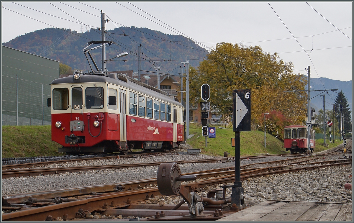 Der CEV BDeh 2/4 N° 75 errecht von Les Pleisades kommend, Blonay. 
24. Okt. 2015