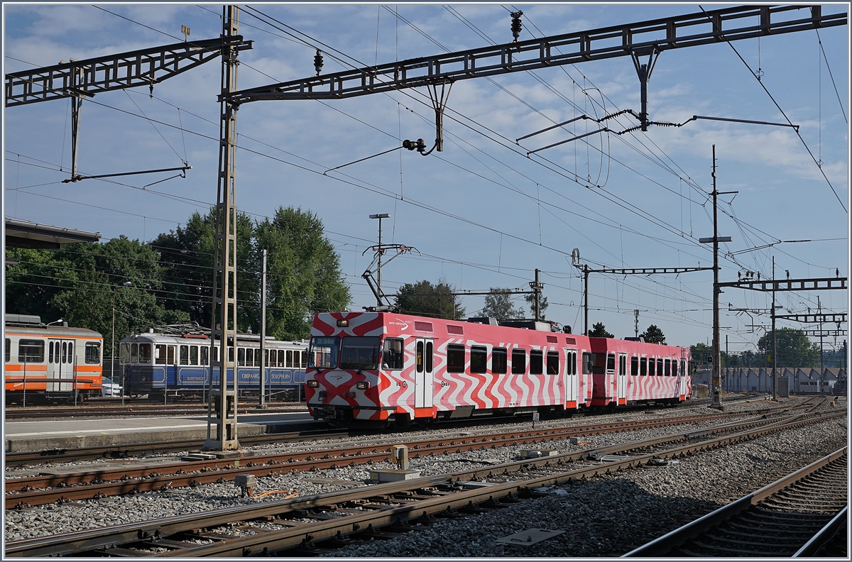 Der ex FW Be 4/4 14 mit seinem Bt (1)14 erreicht von St-Urban kommend sein Ziel Langenthal.

10. Augsust 2020