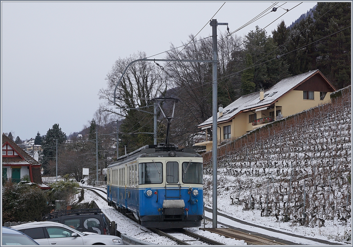 Der MOB ABDe 8/8 4001 verl�sst Planchamp als Regioanzug 23320 Richtung Fontanivent.
29. Dez. 2017