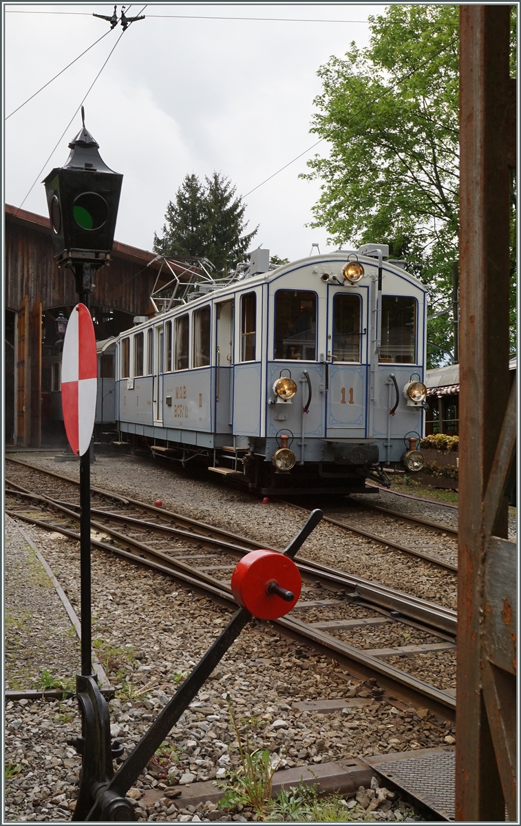 Der schön hergerichtet MOB BCFe 4/4 N° 11 (Baujahr 1905 SIG EAG) der Blonay-Chamby Bahn wartet in Chaulin auf einen neuen Einsatz. 

14. Mai 2016
