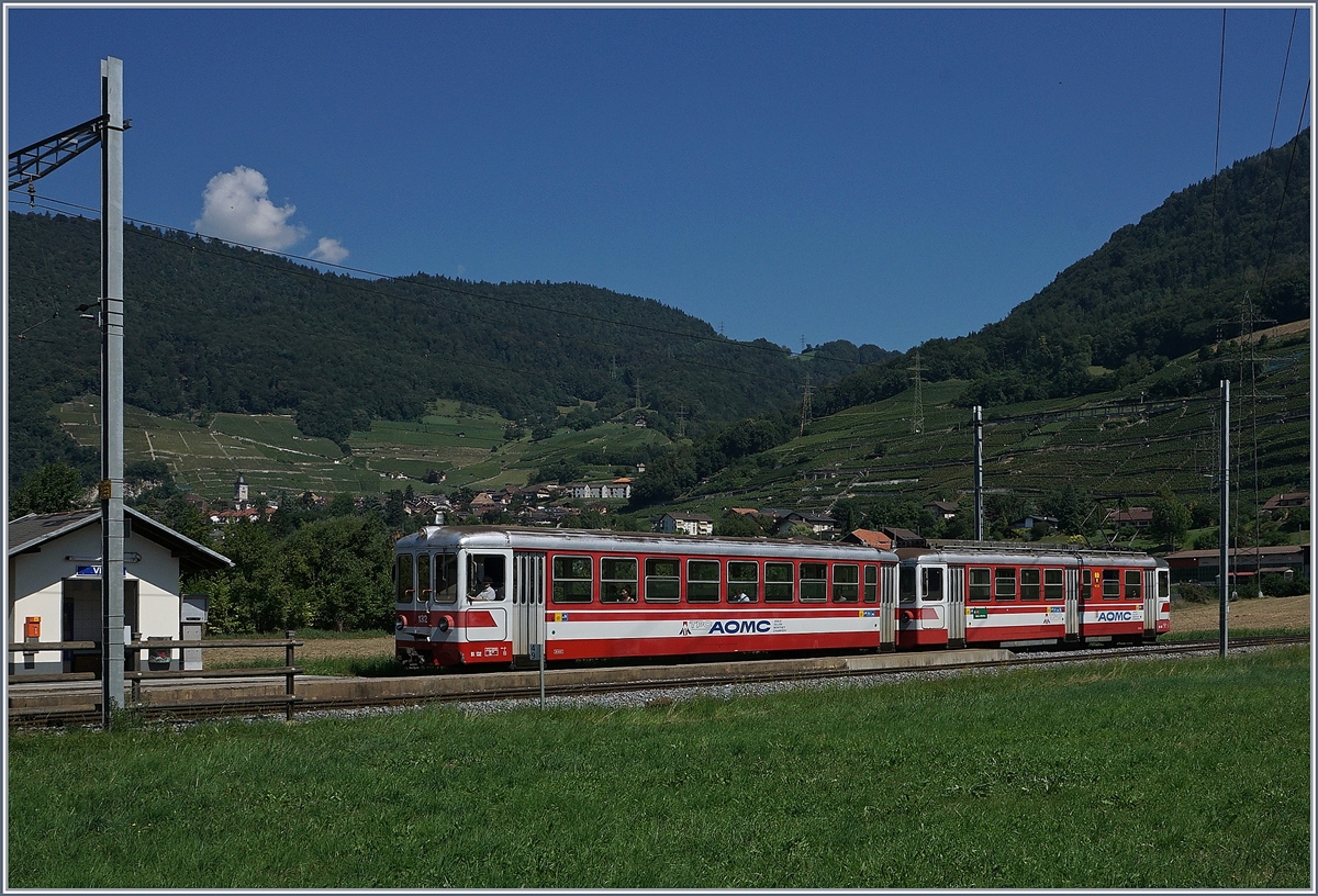 Der TPC AOMC Be 4/4 101 mit Bt 132 (beide ex Birsigtal) bei Villy. 

26. Aug 2016