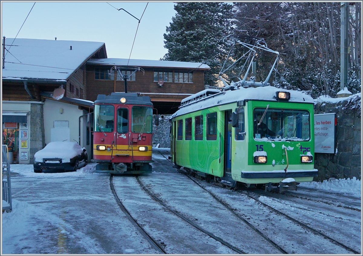 Der wartende TPC BVB BDeh 4/4 82 und der rangierende Be 2/3 15 in Villars sur Ollon. 

12. März 2019