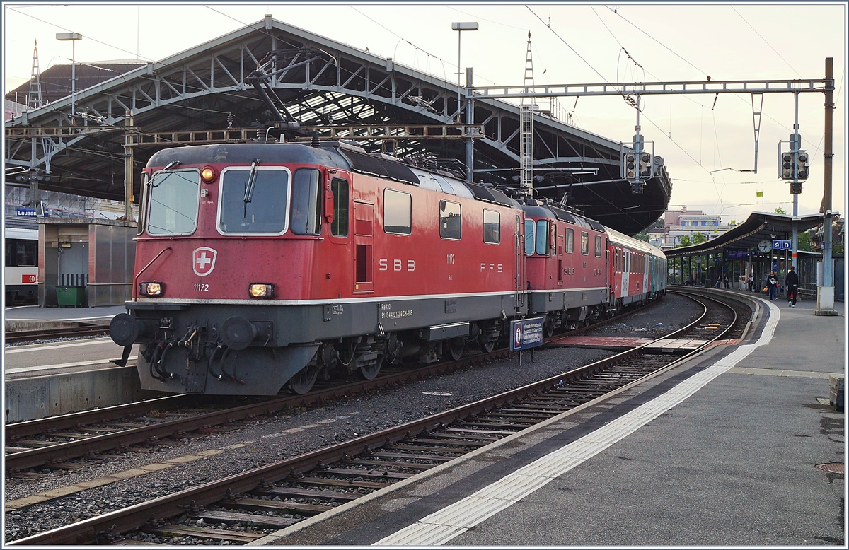Die beiden SBB Re 4/4 II 11172 und 11158 warten mit dem EN 200 Thello von Venezia SL nach Paris in Lausanne auf die Weiterfahrt.
1. Juni 2018