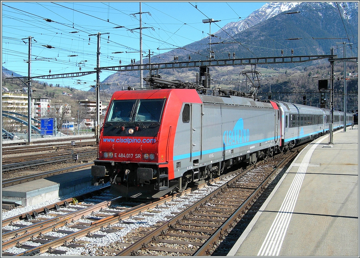 Die SBB 484 017 verl�sst mit eine CIS EC Brig.
16.03.2007