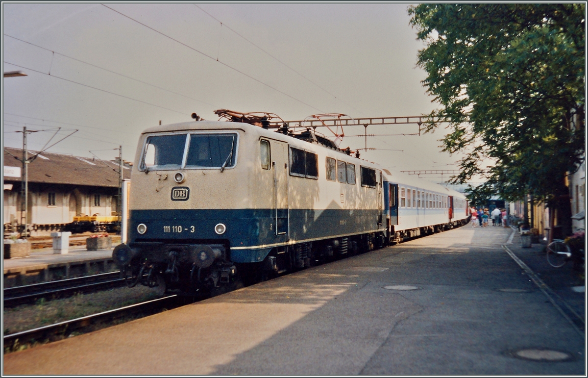 Ein damals typischer IR wartet in Konstanz auf die Abfahrt Richtung Norden.
16. Juni 1992 