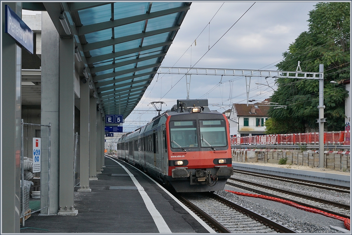 Ein SBB RBDe 560 Domino als S4 nach Palézieux erreicht den bereits erneuerten Bahnsteig 5 in Renens VD. 

29. August 2018