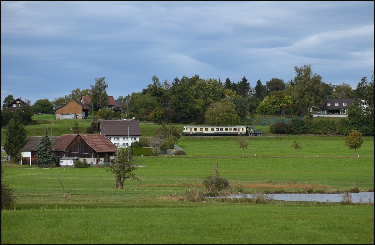 Fahrtag Wolfhuuser Bahn.

Vorbeifahrt am Egelsee. Grundtal, Oktober 2021.