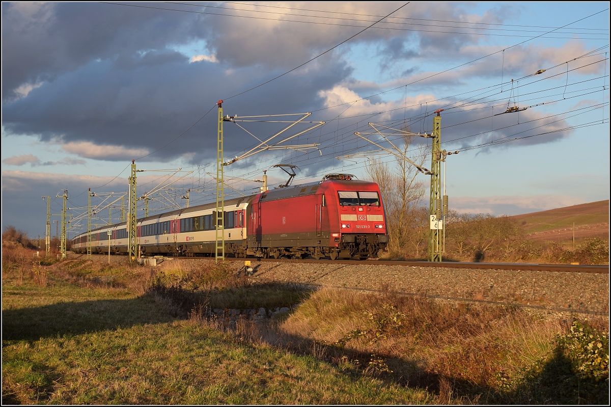 IC 1279 von Berlin nach Basel SBB mit 101 030. Schliengen, Dezember 2017.