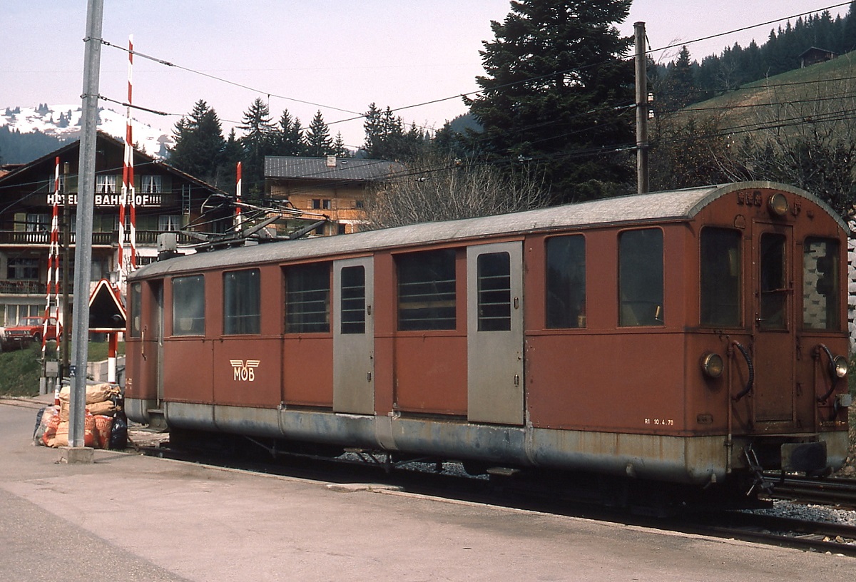 Im Juli 1983 ist der 1906 in Dienst gestellte Xe 4/4 22 der MOB in Sch�nried abgestellt