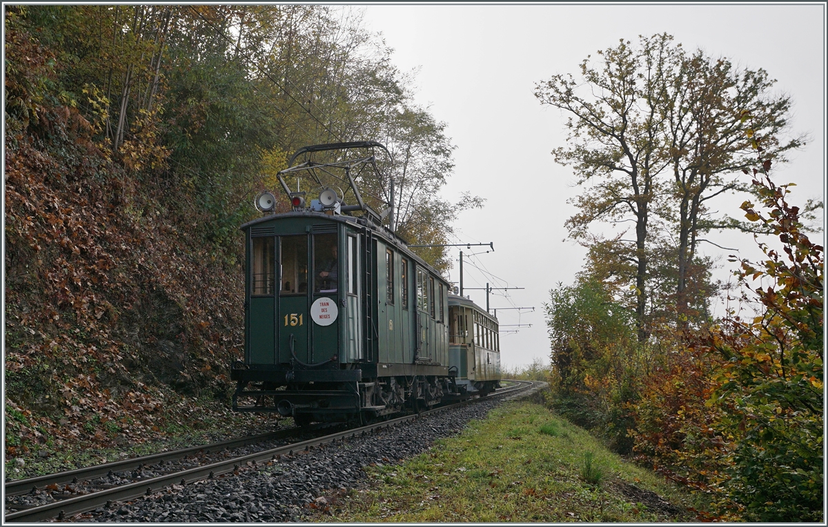  La DER 2021 (Saison Abschluss 2021) liess die September Veranstaltung  Es war einmal - Gleise in der Stadt  noch etwas nachklingen: Der CGTE Strassenbahn Gepäcktriebwagen Fe 4/4 151 mit Beiwagen zwischen Chaulin und Chamby. Der von der B-C als Leihgabe an die Association Genevoise du Musée des Tramways abgegebene Fe 4/4 151 (Baujahr 1911) weilt für ein paar Wochen zu Besuch an der Riviera Vaudoise.

31. Oktober 2021