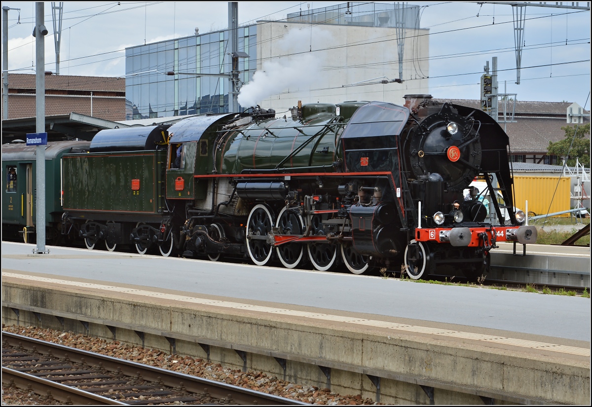 Mikado 141 R 1244 in Romanshorn mit einem Sonderzug aus Brugg und Schaffhausen.  August 2014.

Bei diesem Bild denke ich doch glatt an das Bild aus den 1980ern von Horst...