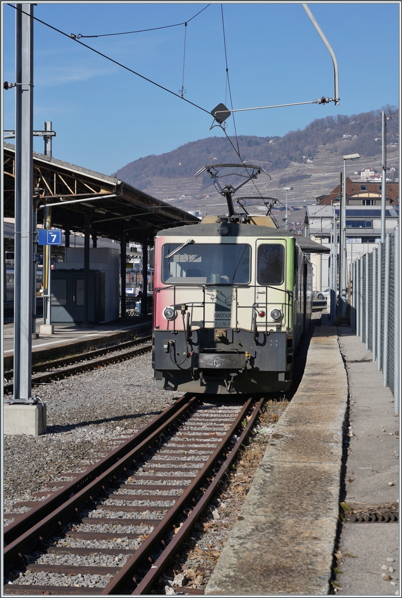 Mit dem Fahrplanwechsel Mitte Dezember 2020 endete der Plandienst der MOB GDe 4/4 Serie 6000. Die von den Kilometer her stärker beanspruchten MOB GDe 4/4 6001 - 6004 werden ausrangiert, während die beiden ex GFM TPF und heutige MOB GDe 4/4 6005 und 6005 noch für Dienstzüge vorgehalten werden. 
Einen solchen  Dienst -Zug hatte die MOB GDe 4/4 6006 nach Vevey gebracht, wo sie nun aufgebügelt auf eine neuen Einsatz bzw. eine Rangierfahrt wartet. Der  Dienstzug  bestand aus MOB Panoramawagen die in Vevey verladen und nach Frankreich gebracht werden. 
 
16. Feb. 2023
