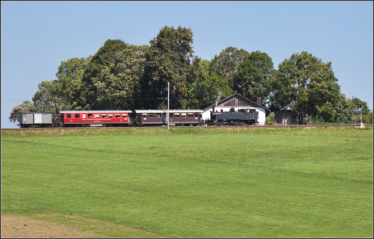 Mit der E 206 nach Tavannes. La Traction Sonderzug bei Les Reussilles. August 2019.