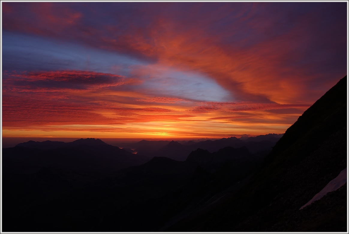 Morgenstimmung über den Alpen, aufgenommen vom Brienzer Rothorn.
(08.07.2016)