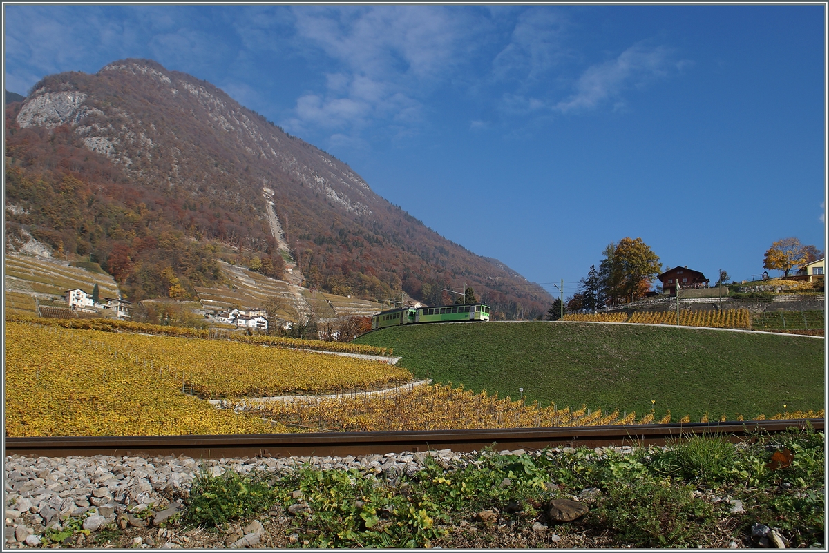 Oberhalb von Aigle windet sich mit weiten Schlaufen das Trasse der ADS dem Tal entgegen.
4. Nov. 2015