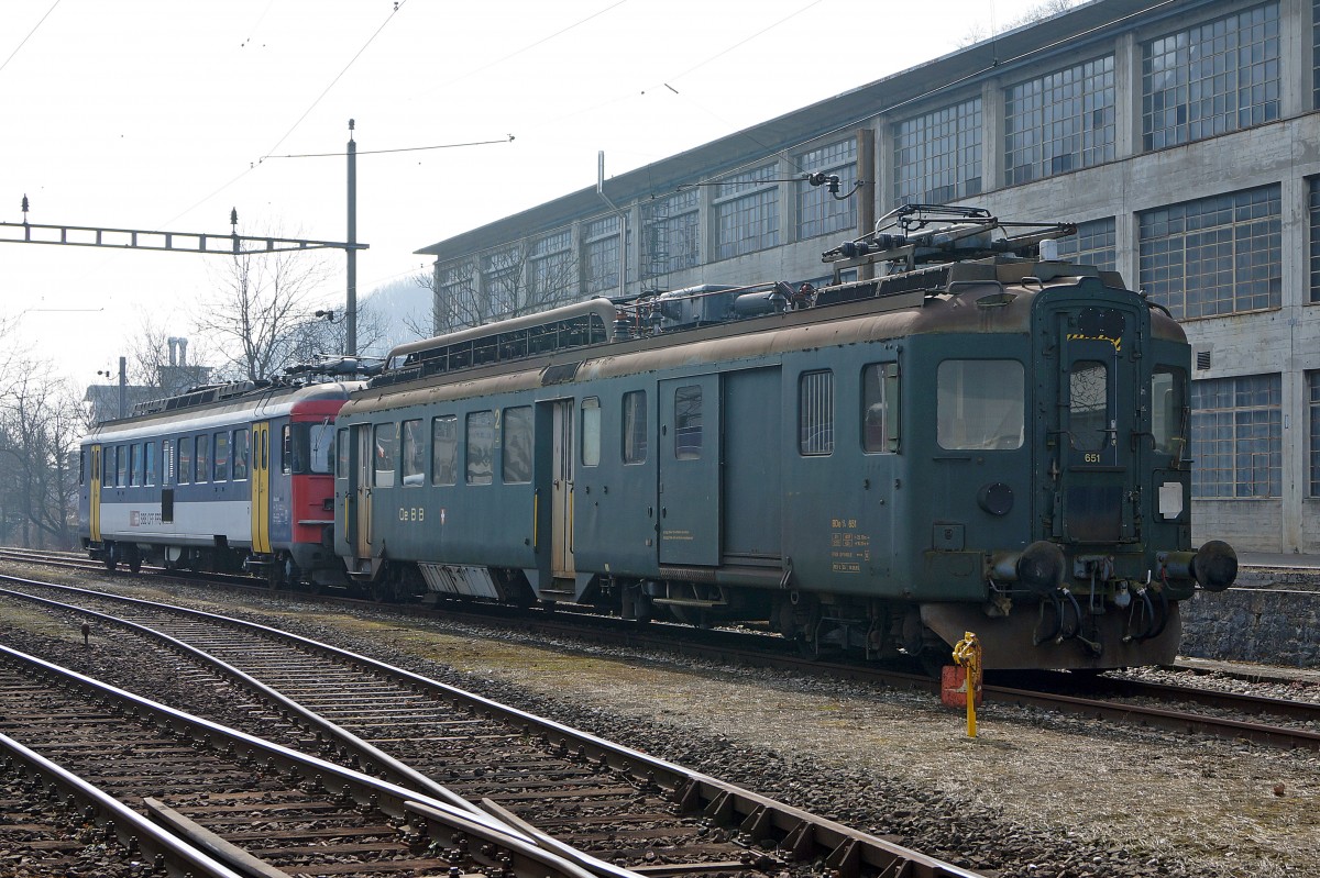 OeBB: Noch immer warten die ehemaligen SBB Triebfahrzeuge BDe 4/4 651 und RBe 540 in der Klus bei Balsthal auf die Verschrottung. Die Aufnahme ist am 18. März 2015 entstanden.
Foto: Walter Ruetsch